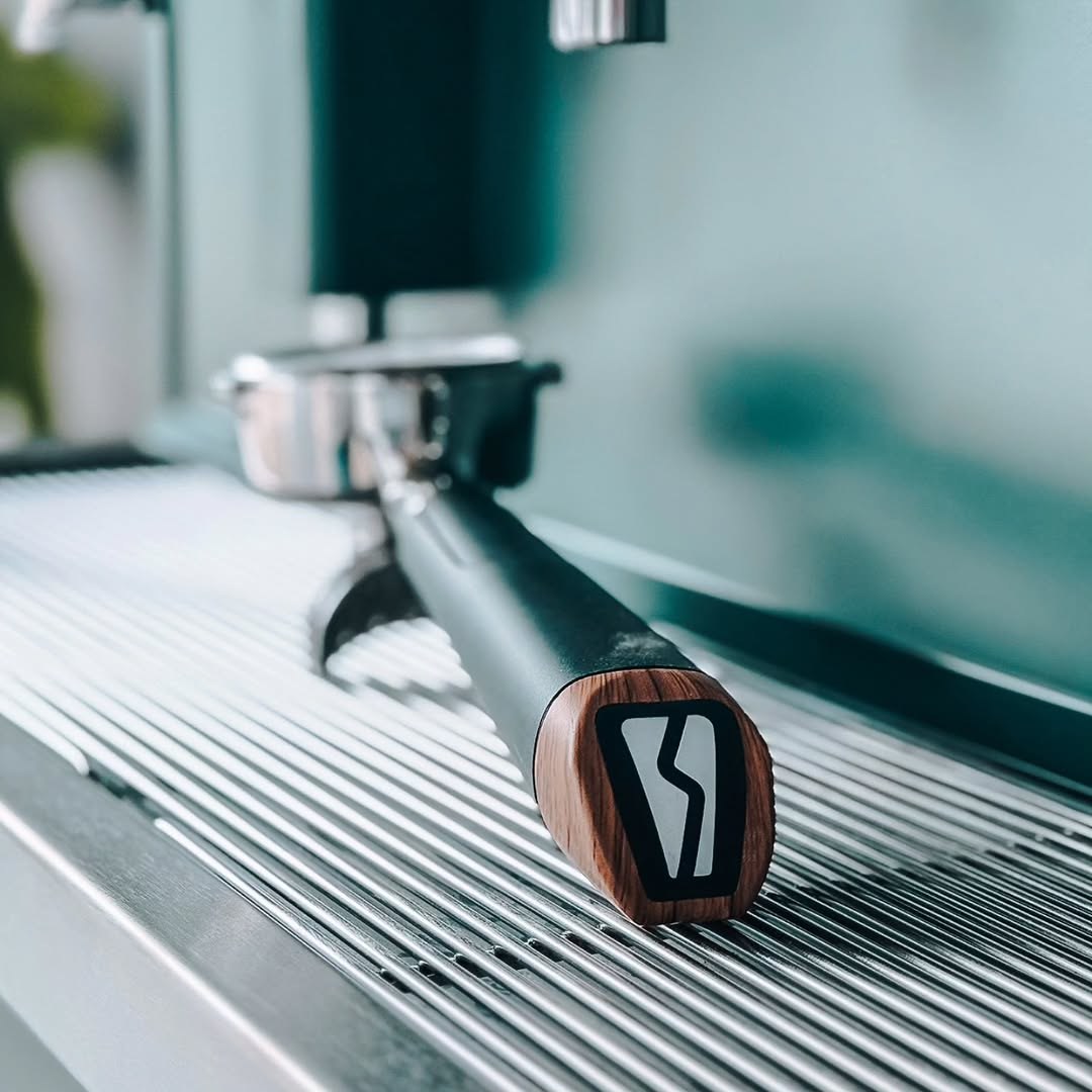 Detalhe de acabamento de máquina de espresso Fiamma